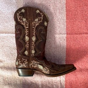 Snip toe embroidered cowboy boots by Shyanne